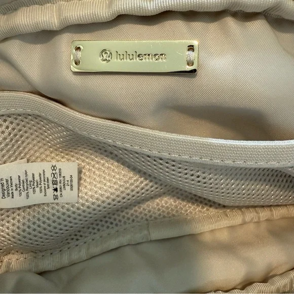 Lululemon Everywhere Fleece Belt Bag - Picture 5 of 10